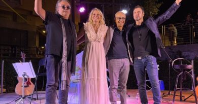 STORIA E CANZONI DI LUCIO BATTISTI AL TEATRO DELL’ALBERO DI SAN LORENZO AL MARE