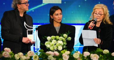 FESTIVAL DI SANREMO 2026 – CONSEGNATO A SERENA BRANCALE IL PREMIO LUNEZIA PER IL VALORE LETTERARIO DEL BRANO “QUI CON ME” FESTIVAL DI SANREMO 2026 – CONSEGNATO A SERENA BRANCALE IL PREMIO LUNEZIA PER IL VALORE LETTERARIO DEL BRANO “QUI CON ME”