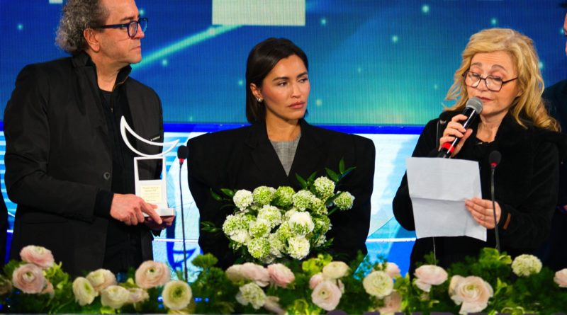 FESTIVAL DI SANREMO 2026 – CONSEGNATO A SERENA BRANCALE IL PREMIO LUNEZIA PER IL VALORE LETTERARIO DEL BRANO “QUI CON ME” FESTIVAL DI SANREMO 2026 – CONSEGNATO A SERENA BRANCALE IL PREMIO LUNEZIA PER IL VALORE LETTERARIO DEL BRANO “QUI CON ME”