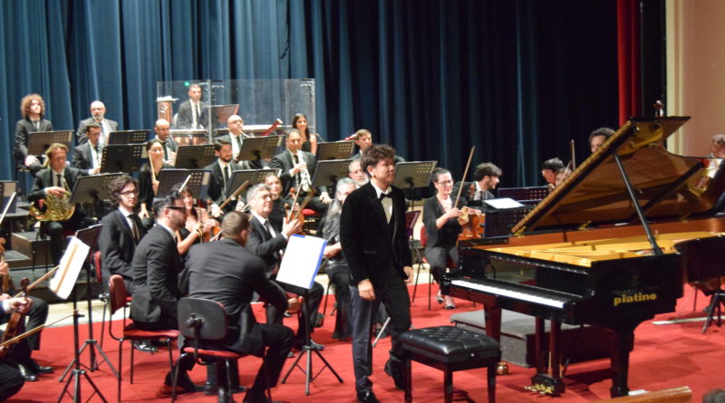 IL SOGNO DI SCHUMAN CON CONGYU WANG AL   PIANOFORTE E L’ORCHESTRA SINFONICA DI SANREMO  (FOTO)