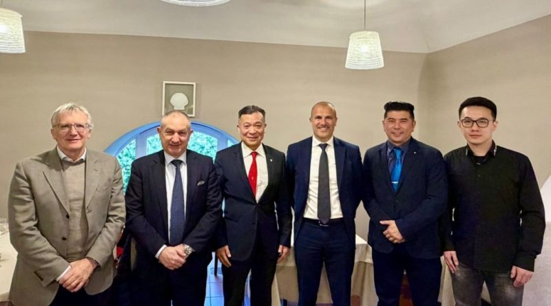 ALEX KHOO CEO DI JIN BO UNIVERSAL CHE GESTISCE IL GALAXY DI MACAO IN VISITA AL CASINO’ DI SANREMO