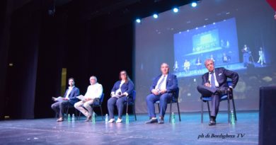 A BORDIGHERA IL CONFRONTO TRA I CANDIDATI SINDACO CON UN FOLTO PUBBLICO ATTENTO E PARTECIPE (VIDEO E FOTO)