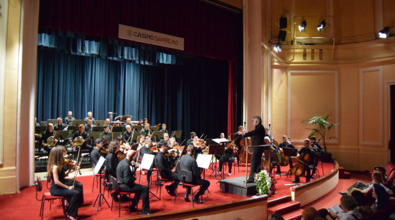 APPLAUSI SCROSCIANTI  PER L’ORCHESTRA SINFONICA DI SANREMO DIRETTA DAL M°GUDNI EMILSSON