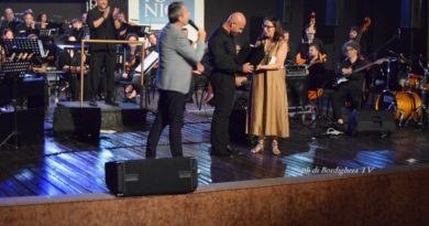 SANREMO – CONSEGNATO A RAIZ IL PREMIO ROBERTO MUROLO NELL’AUDITORIUM FRANCO ALFANO
