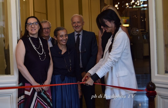 SANREMO – INAUGURAZIONE DELLA MOSTRA “MATERIA VIVA – LO SLANCIO E IL SEDIMENTO” (VIDEO E FOTO)