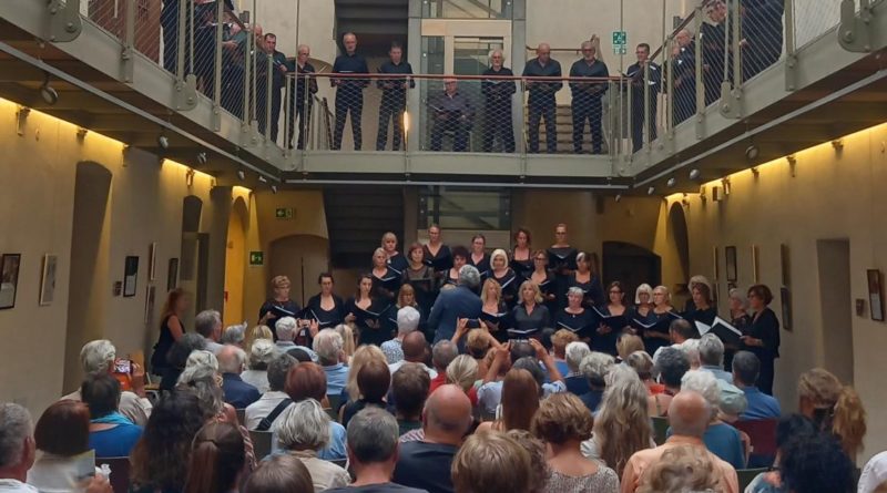 GRANDE SUCCESSO PER IL CONCERTO DEL CORO FILHARMONIA AL FORTE DI SANTA TECLA
