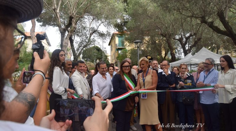 GRANDE FOLLA PER L’INAUGURAZIONE DELLA 13^ EDIZIONE DEL “BORDIGHERA BOOK FESTIVAL 2026” (VIDEO E FOTO)