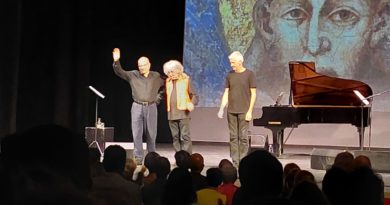 TEATRO ARISTON – EMOZIONI PER LO SPETTACOLO “FRANCESCO” CON ANGELO BRANDUARDI E ALDO CAZZULLO (VIDEO E FOTO)