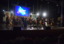 SUCCESSO DI PUBBLICO PER LA PRIMA ASSOLUTA IN OMAGGIO A LUCIO DALLA “TRA IL MARE E LE STELLE” (VIDEO E FOTO)