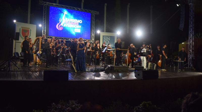 SUCCESSO DI PUBBLICO PER LA PRIMA ASSOLUTA IN OMAGGIO A LUCIO DALLA “TRA IL MARE E LE STELLE” (VIDEO E FOTO)
