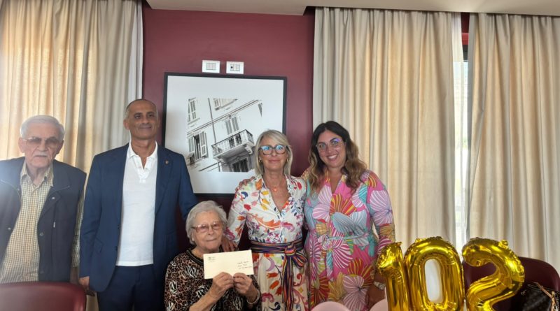 LA RESIDENZA VILLA JULIA IN FESTA PER I 102 ANNI DELLA SIGNORA ROSA IOB
