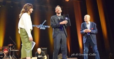 PREMIO TENCO ALL’OPERATORE CULTURALE 2026 ANDREA SCANZI (VIDEO E FOTO)