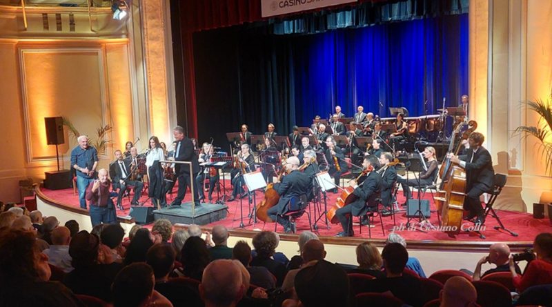 CLAMOROSO SUCCESSO DEL CONCERTO “DONNE IN PUNTA DI NOTE” DI PAOLA TURCI CON L’ORCHESTRA SINFONICA DI SANREMO DIRETTA DAL  M° ANGELO VALORI (VIDEO E FOTO)